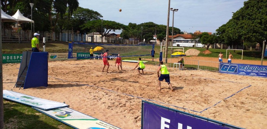 Representante do vôlei feminino de Naviraí para os Jogos