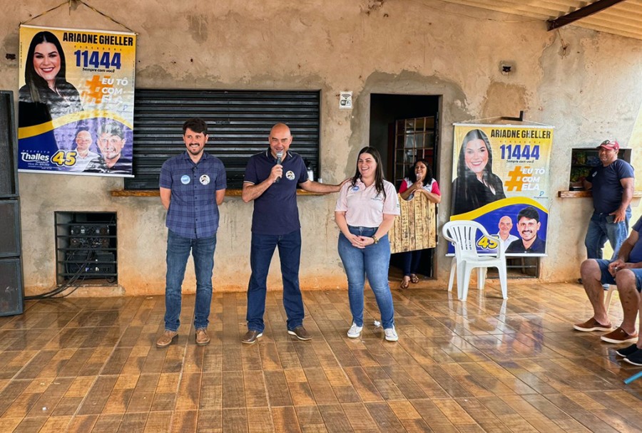 Ariadne Gheller faz grande adesivaço em assentamento de Itaquiraí